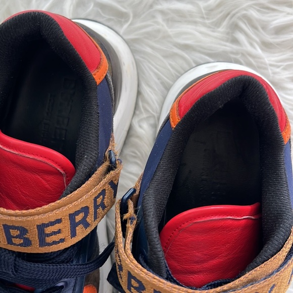 Burberry sneakers 37.5 Size 7.5 - Picture 3 of 9